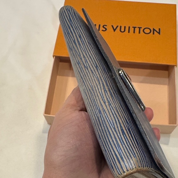 Authentic Louis Vuitton Epi Twist Wallet - Picture 6 of 13
